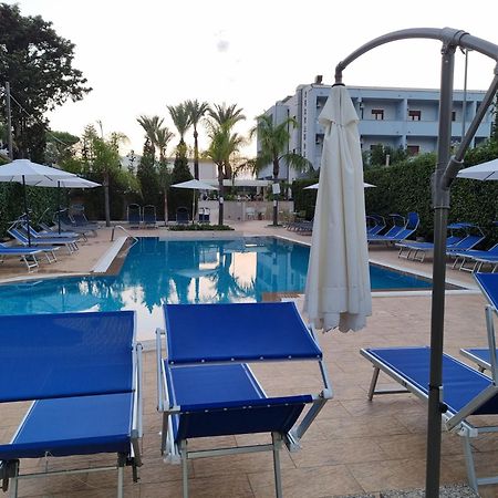 Hotel Costa Azul Балестрате Екстериор снимка
