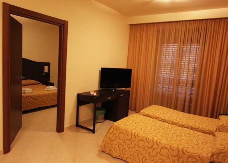 Hotel Costa Azul Балестрате Екстериор снимка