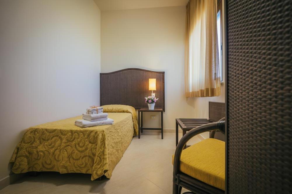 Hotel Costa Azul Балестрате Екстериор снимка