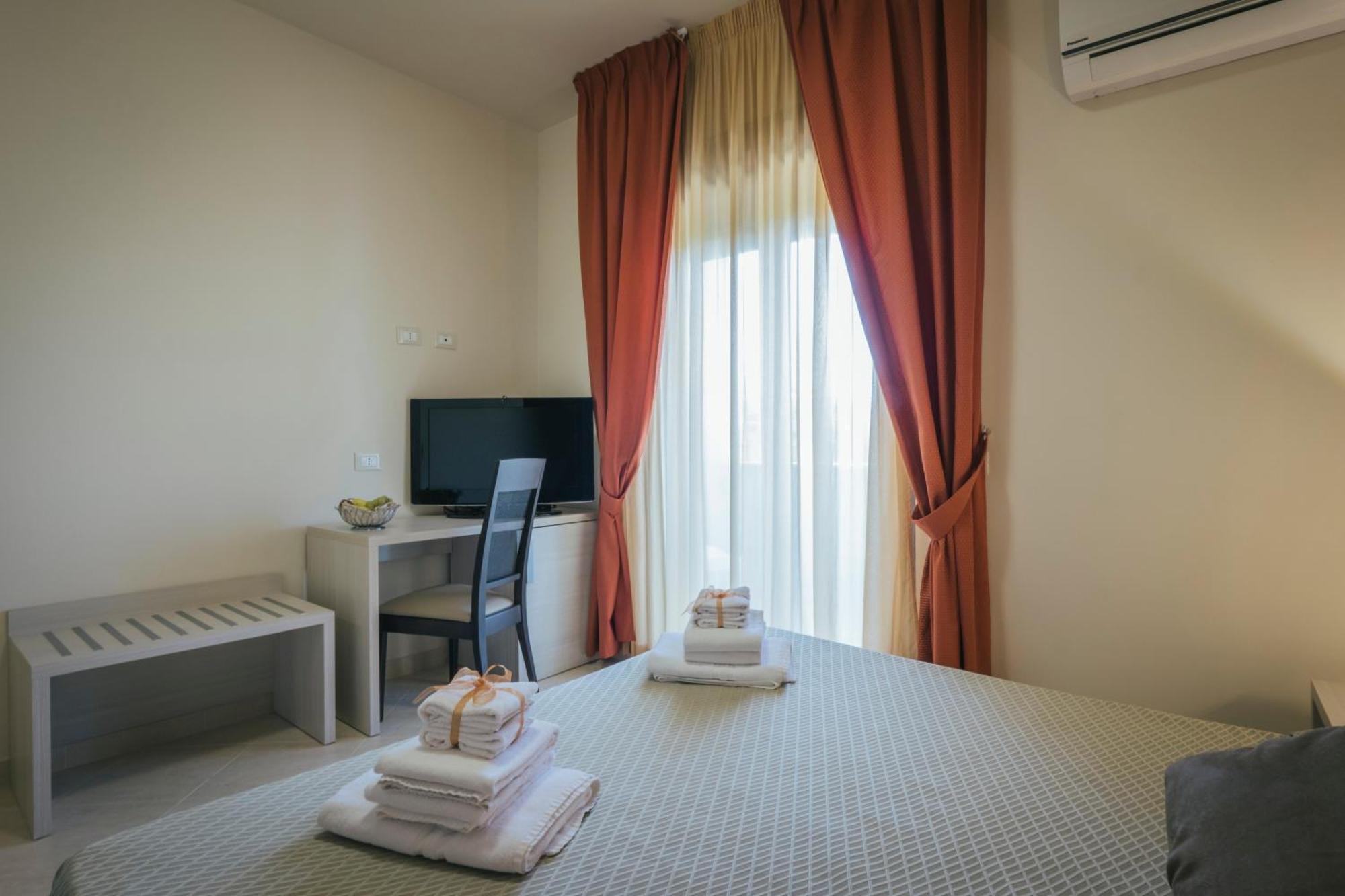 Hotel Costa Azul Балестрате Екстериор снимка