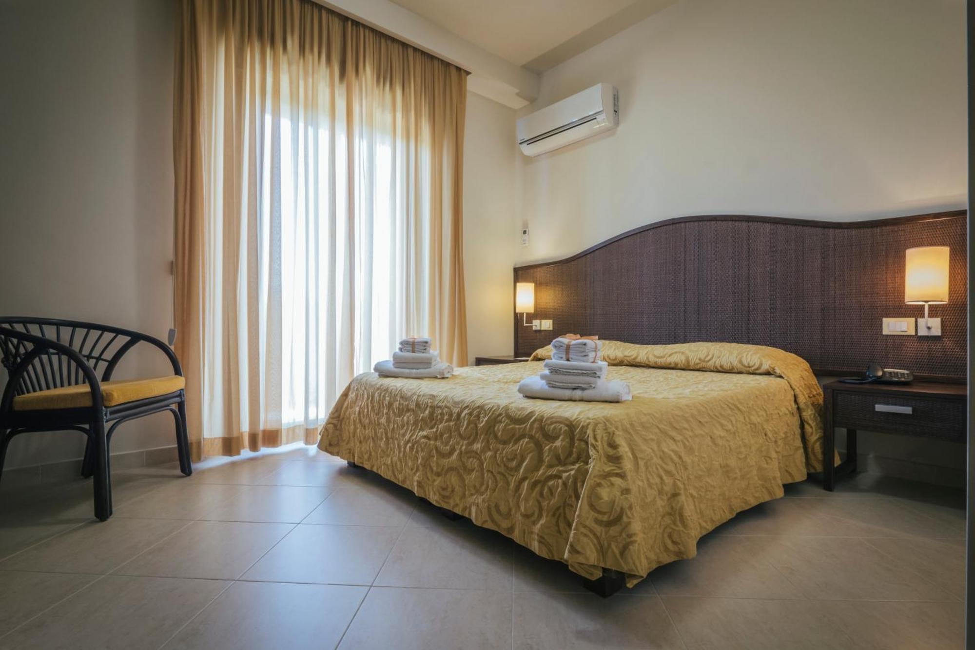 Hotel Costa Azul Балестрате Екстериор снимка