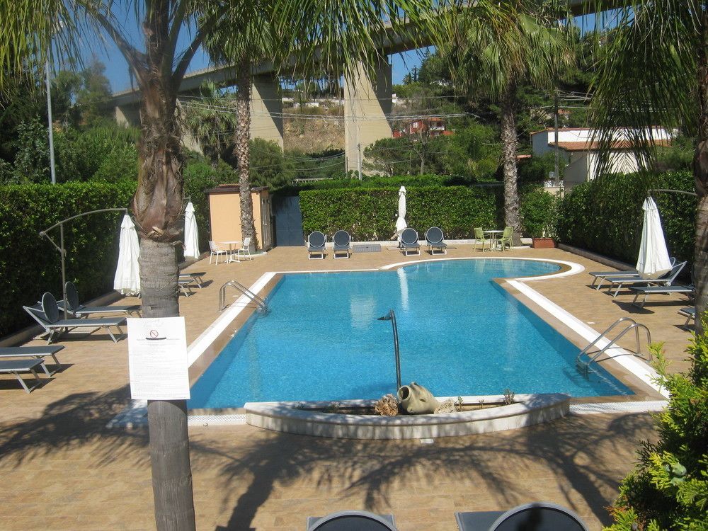 Hotel Costa Azul Балестрате Екстериор снимка