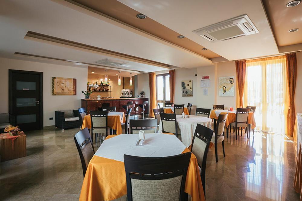 Hotel Costa Azul Балестрате Екстериор снимка