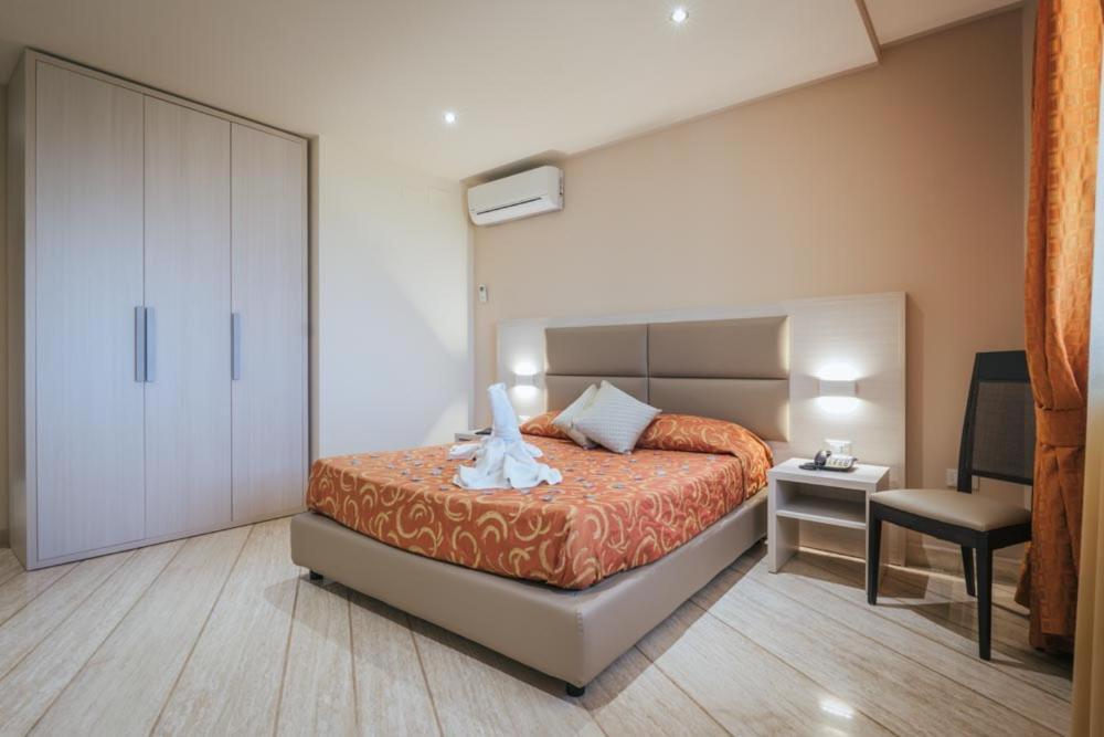 Hotel Costa Azul Балестрате Екстериор снимка