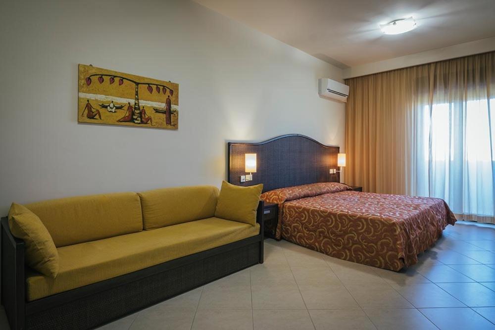 Hotel Costa Azul Балестрате Екстериор снимка