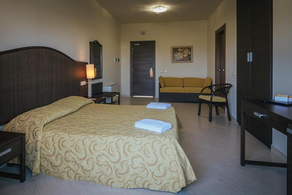 Hotel Costa Azul Балестрате Екстериор снимка