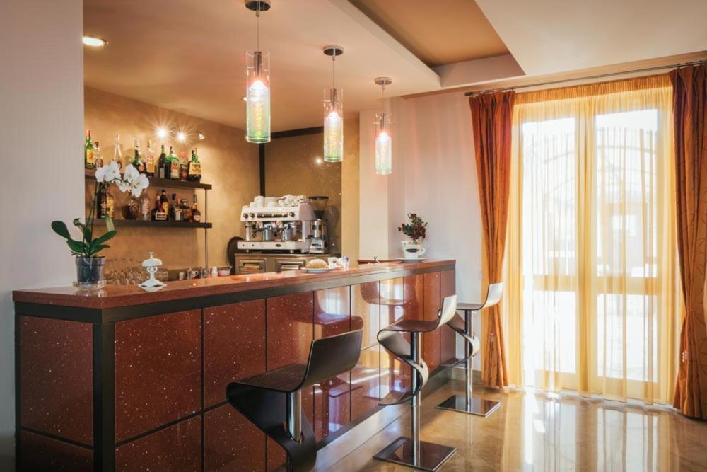 Hotel Costa Azul Балестрате Екстериор снимка