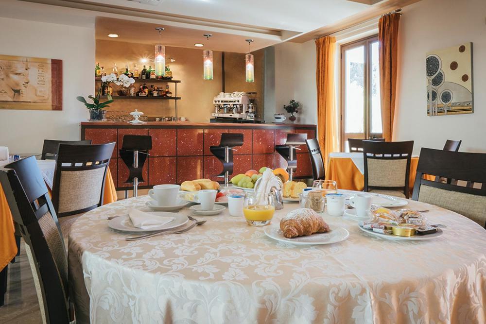 Hotel Costa Azul Балестрате Екстериор снимка