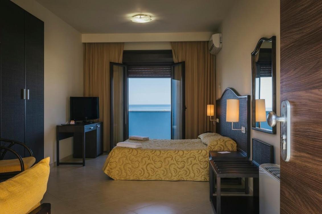 Hotel Costa Azul Балестрате Екстериор снимка